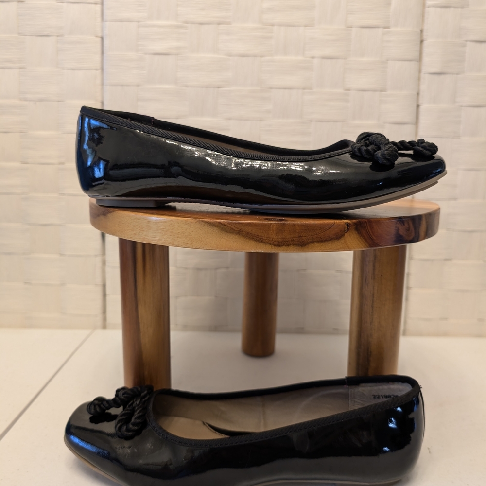 John White Black Patent Leather Ballet Flats with Bow Size 38‎
